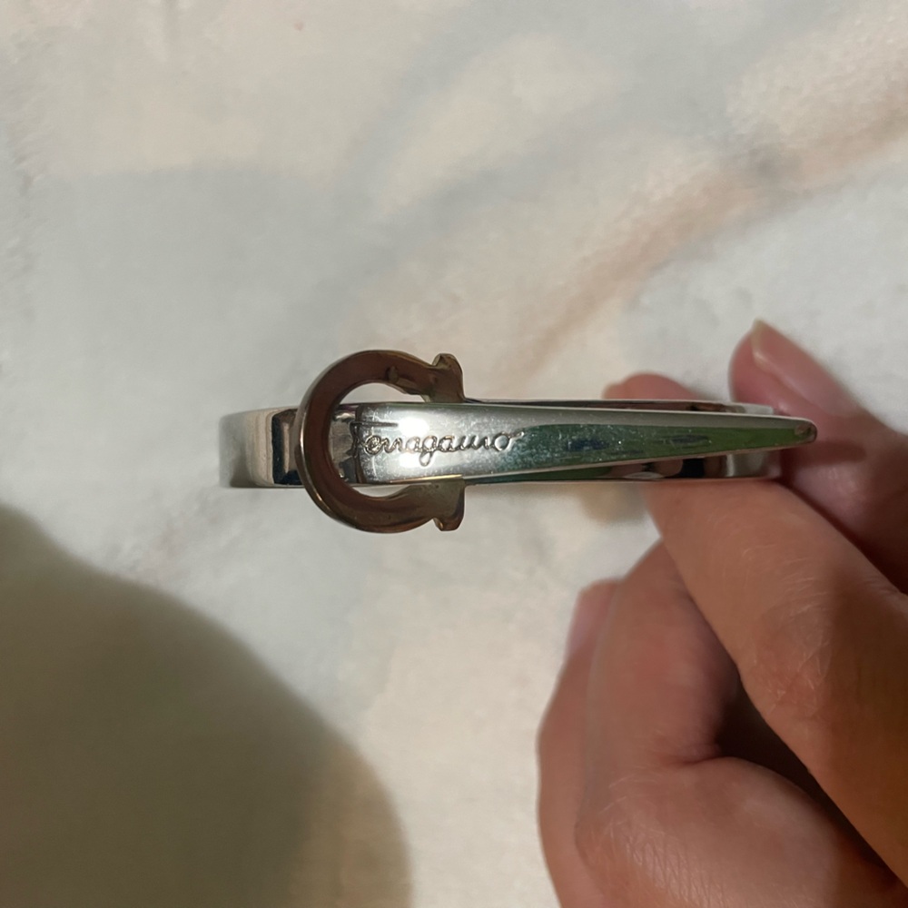 Salvatore Ferragamo Bangle Bracelet 🩶